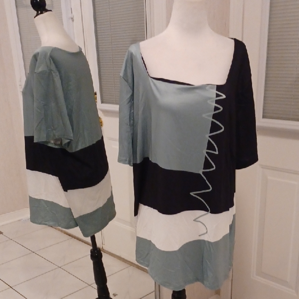 4/$60 New Black & Green Color Block Tunic Top with Unique Design - Size 3XL